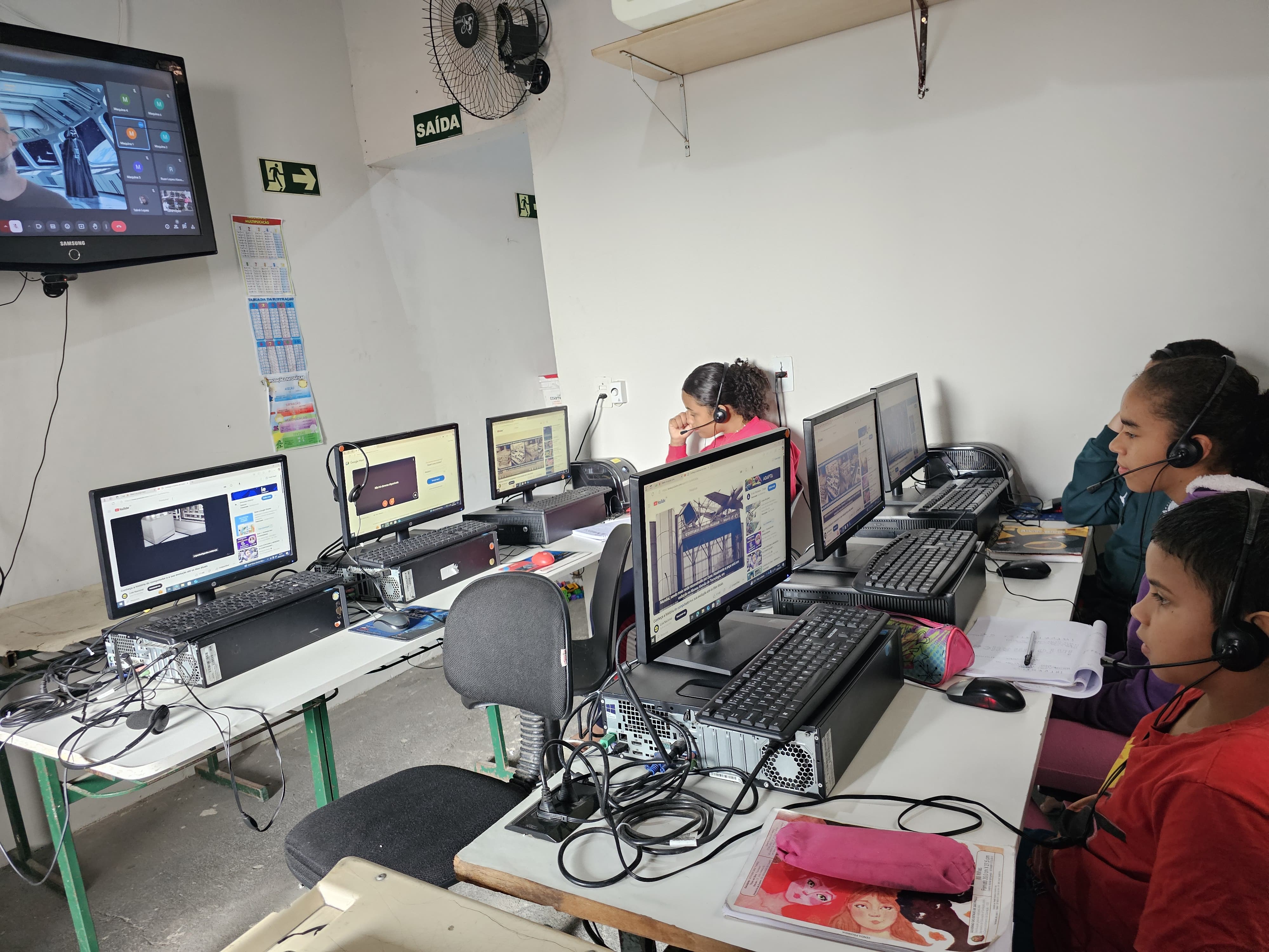 Aula de informática semanais